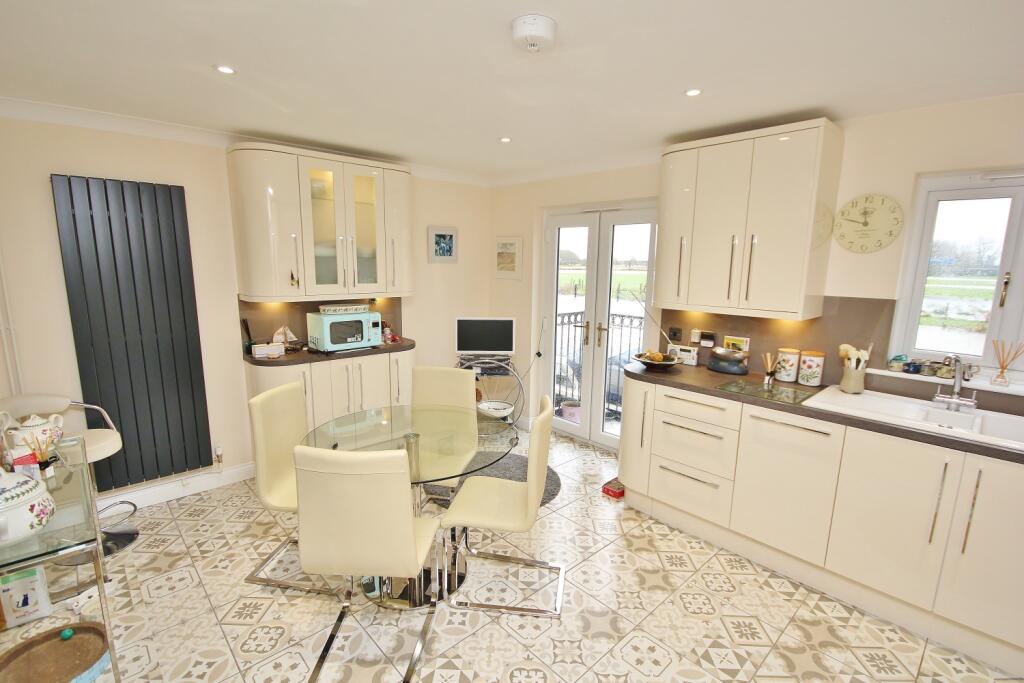 8 Enderbys Wharf, London Road, St Ives, kitchen 2