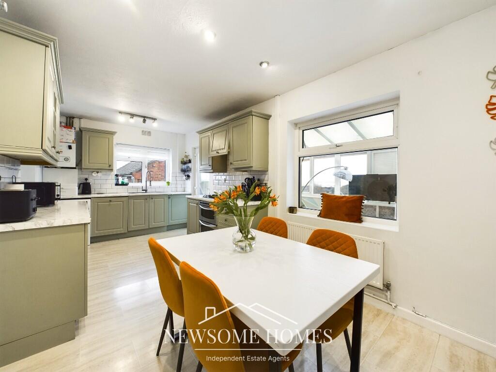 Kitchen/ Dining Room