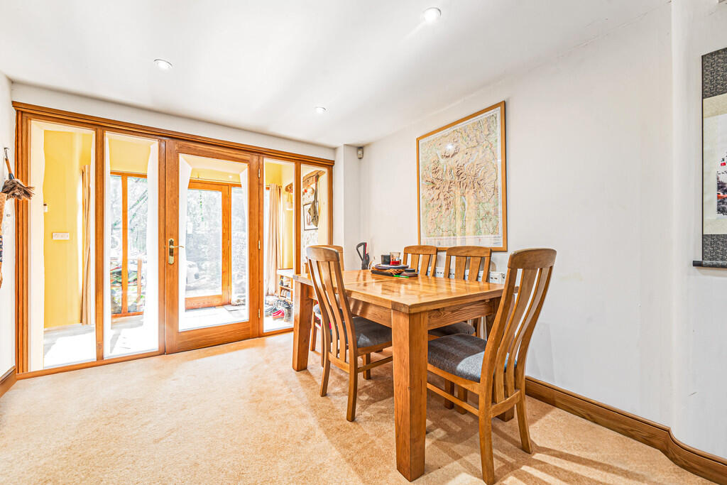 Living / Dining R...