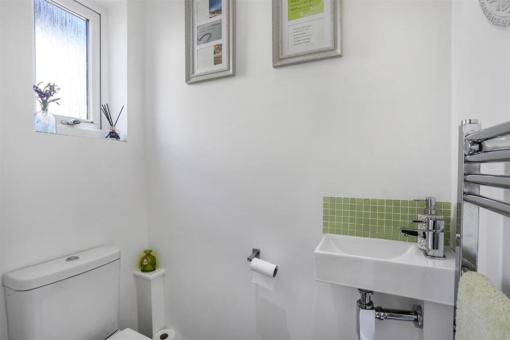 630631790 - 195 Woodcote Road, SM6 20.jpg