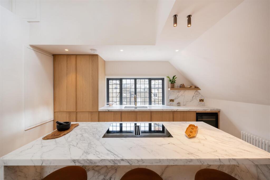 Flat 5 Walton House Hi-13.jpg