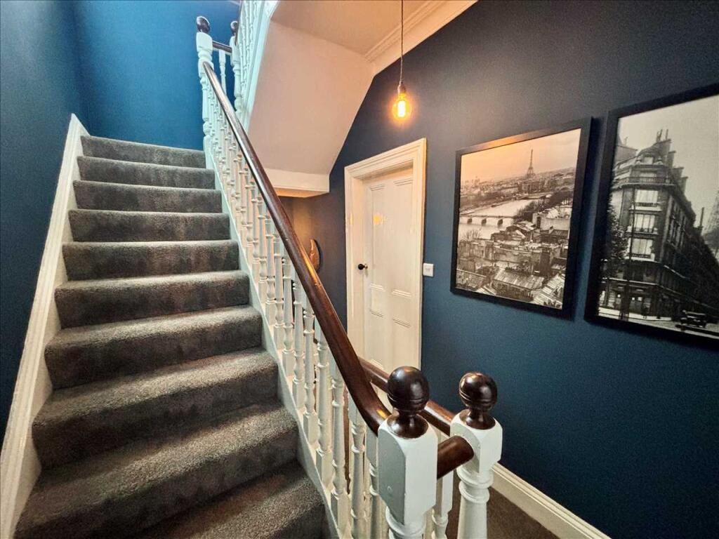 FIRST FLOOR LANDING