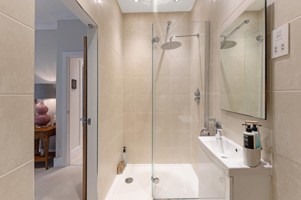 Principal Bedroom En Suite