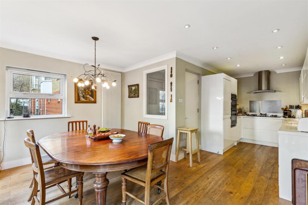 Osier Mews, W4 - FOR SALE