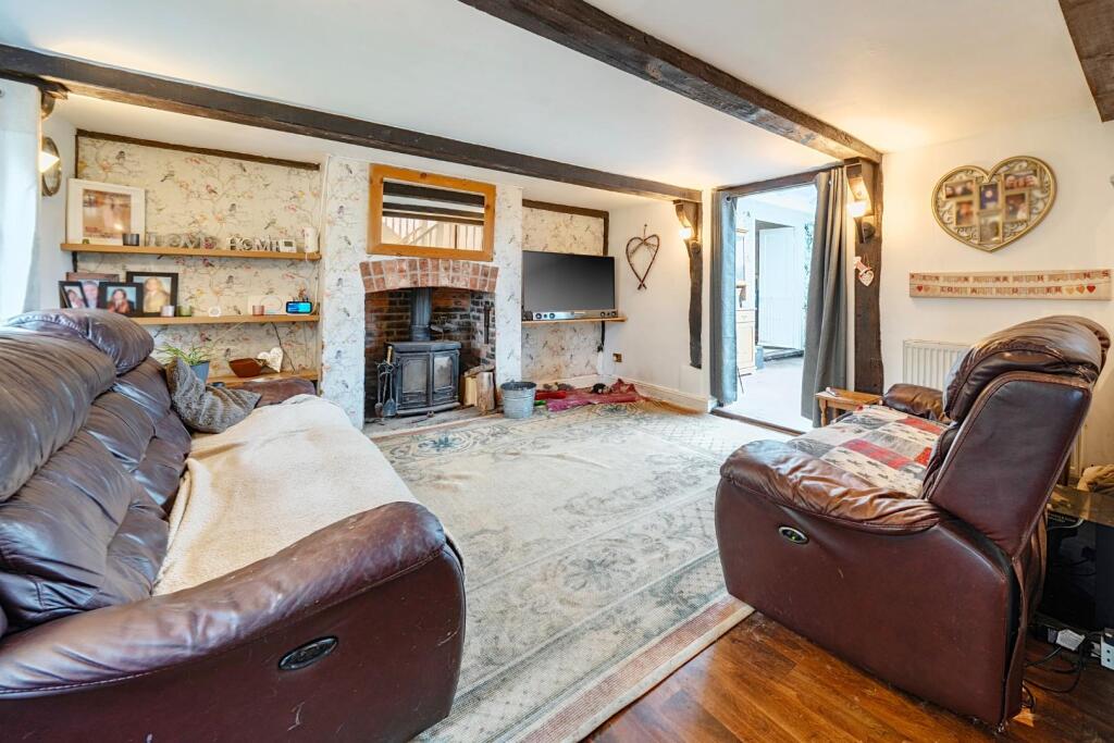 FAMILY ROOM.jpg