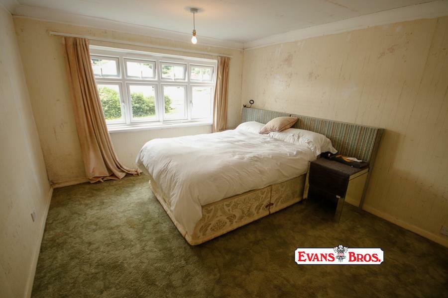 FRONT DOUBLE BEDROOM 1