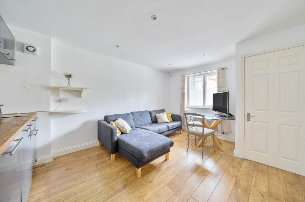 1383818-6-691d9bb...