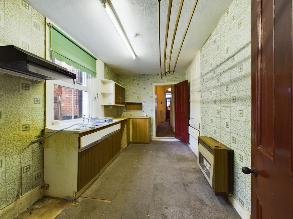 CAM04634G0-PR0005-STILL013