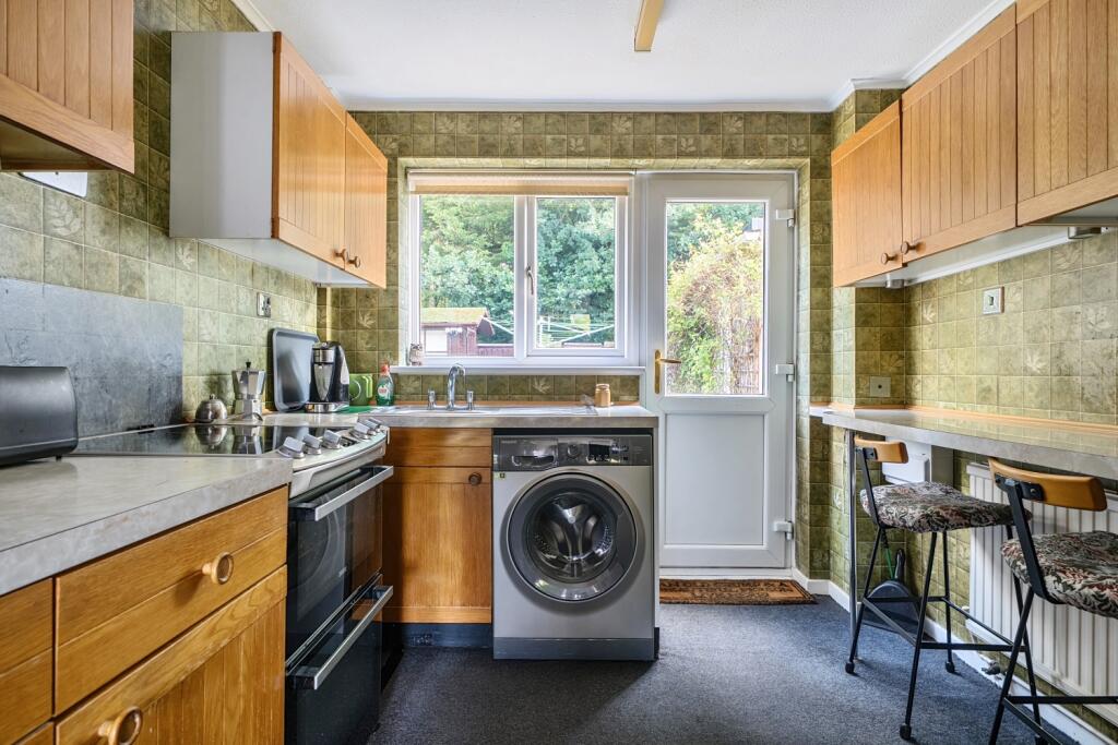 33 HEOL DEWI KITCHEN 3