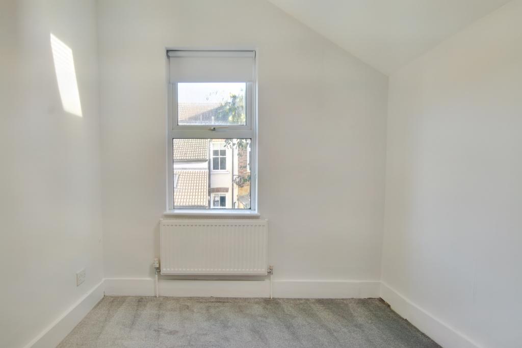 10 BEDROOM 111.jpg