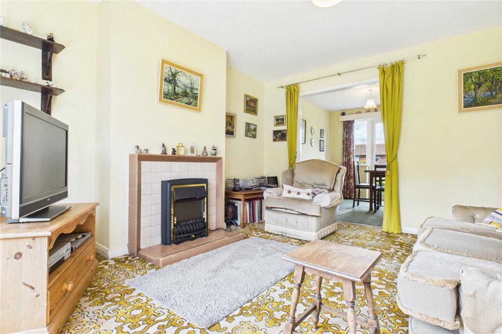 Living Room / Dining