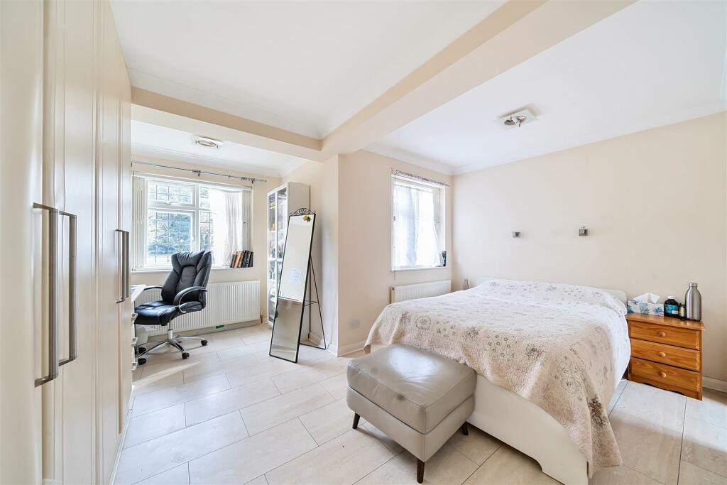 Bedroom 1.jpg