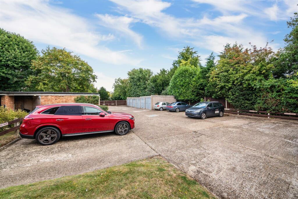 HOLLY COURT, 18- (15).jpg