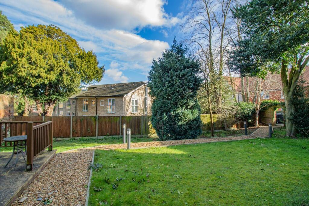 4 Karrelbrook House [Garden] 02.jpg