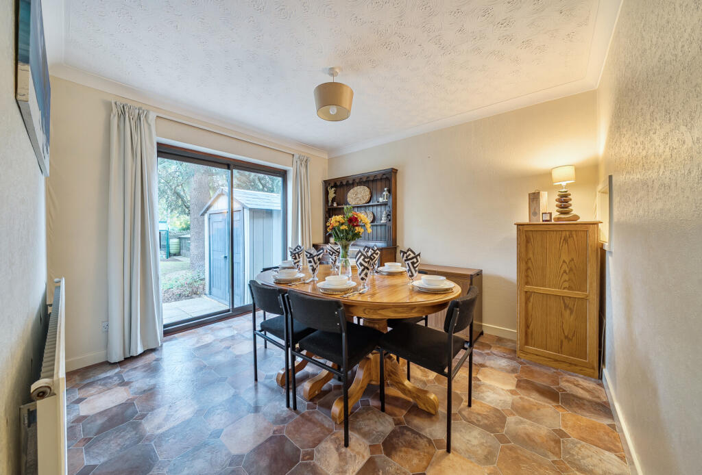 1364362-6-68ee812...