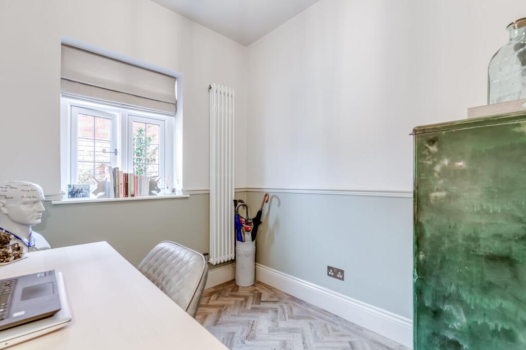 Bedroom 4/Home office