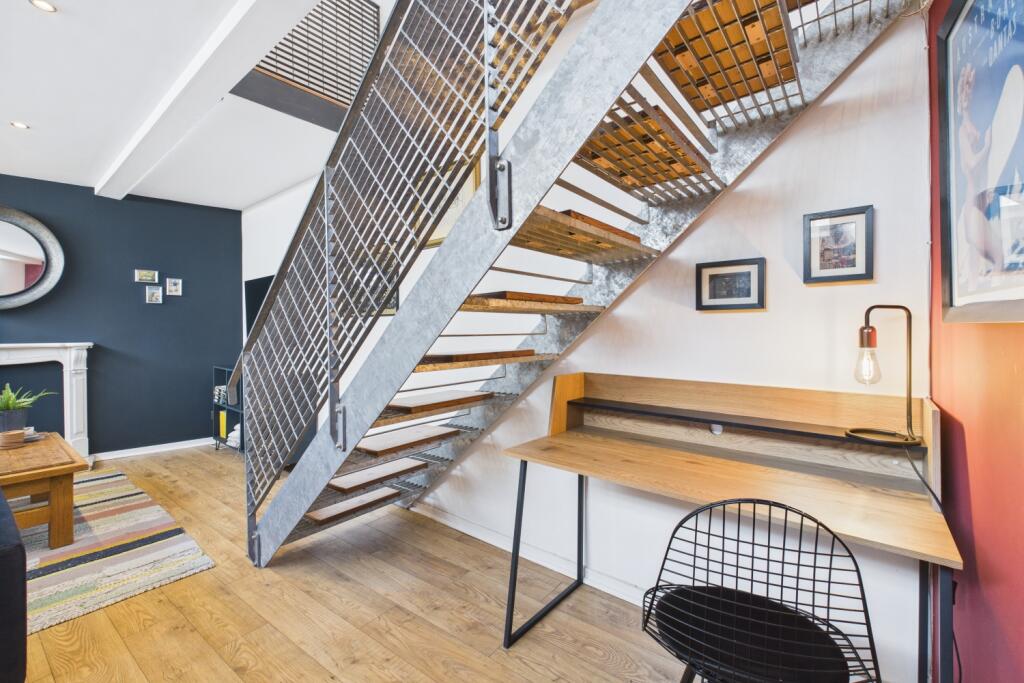 CAM03162G0-PR0282-STILL019