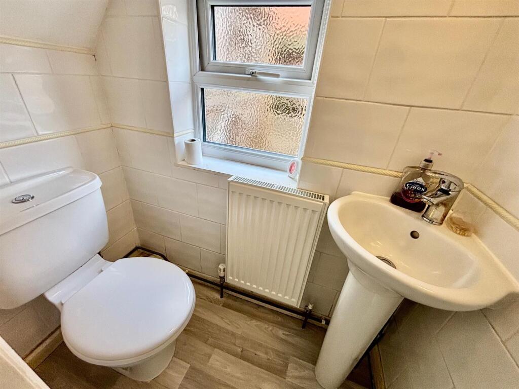 Ground Floor Cloak Room/WC