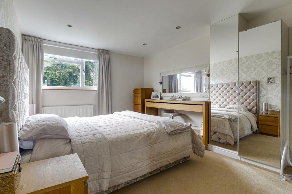 Bedroom 1.JPG