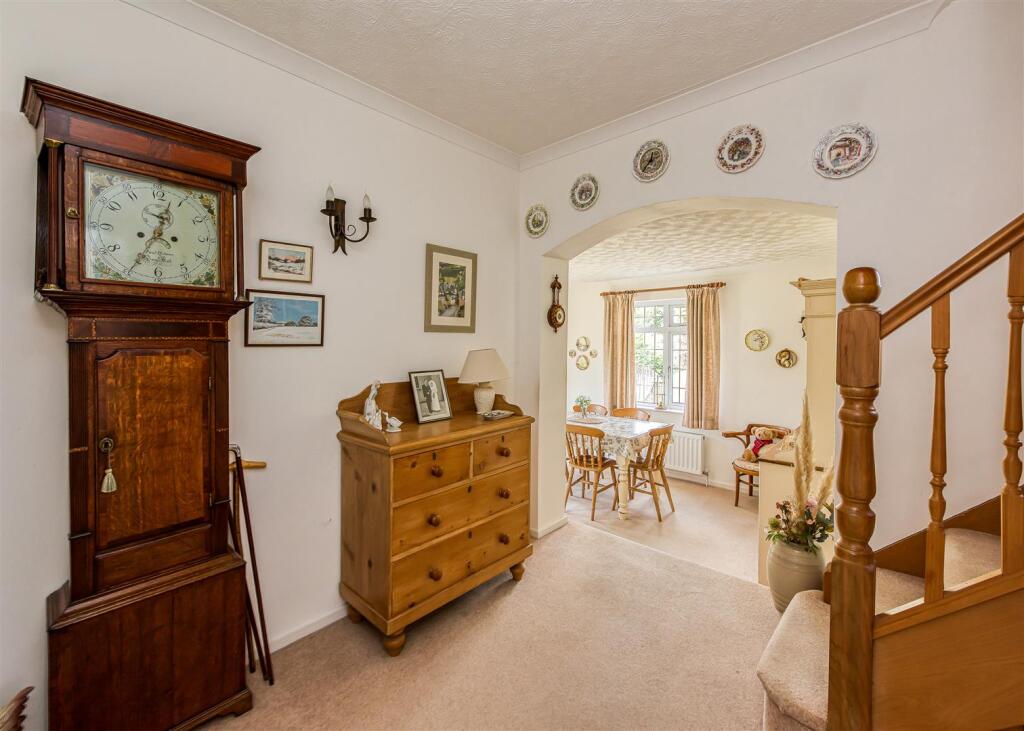8 Crockington Close-Hallway C.jpg