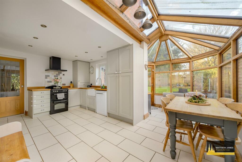Kitchen / Breakfast Room