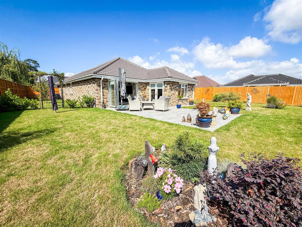 ALTERNATE VIEW OF GARDENS