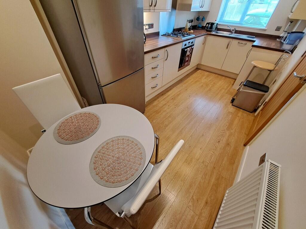 KITCHEN/B'FAST ROOM