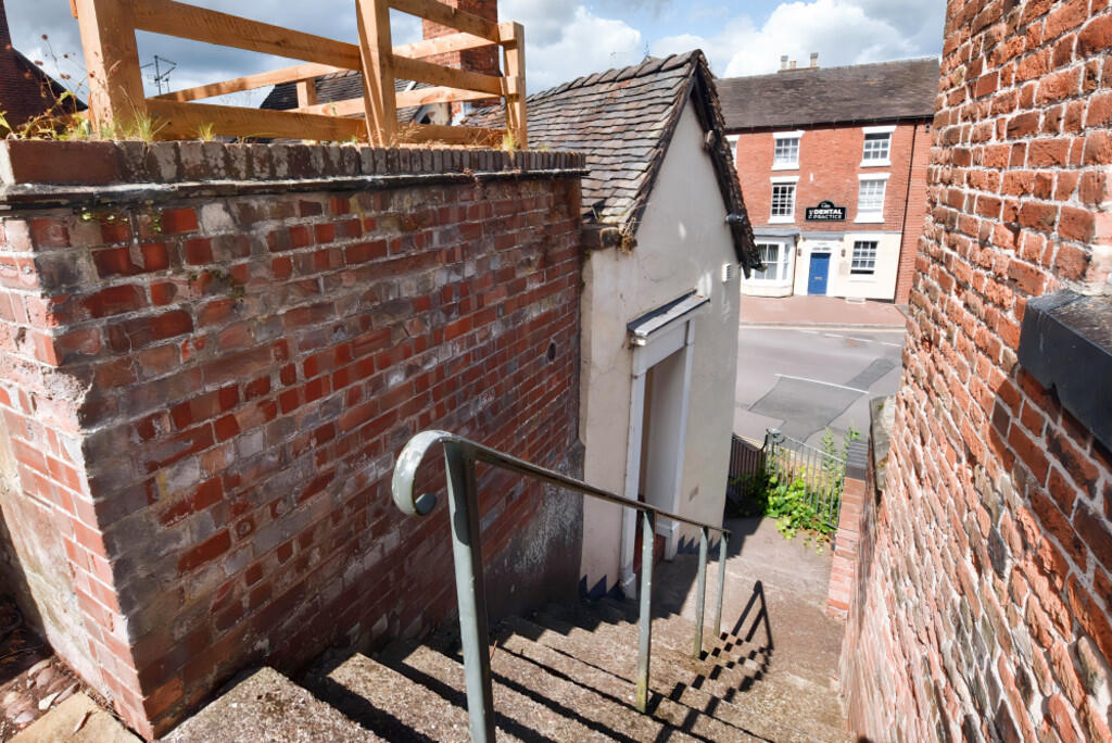 Clive Steps by En...