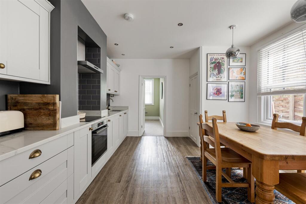 High Road Leyton, E10