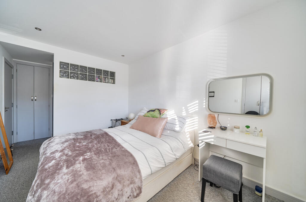 1360772-4-68da510...