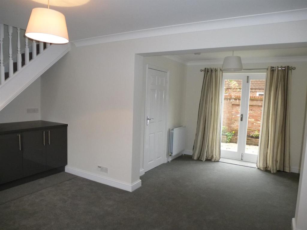10 Jubilee Lane sitting room dining.jpg