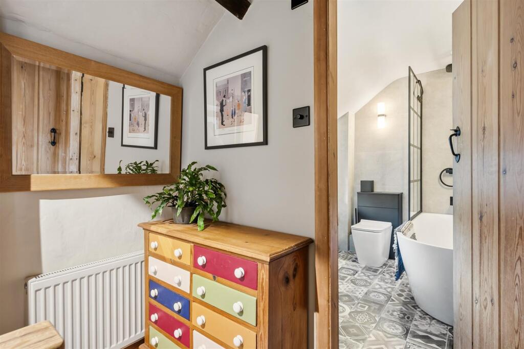 Saxton Mee Well Yard 0008.jpg