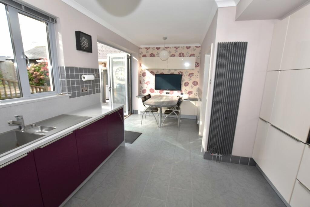 Kitchen/Breakfast Rm