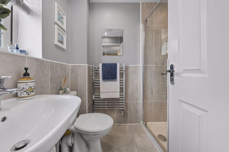 Bed1-Ensuite