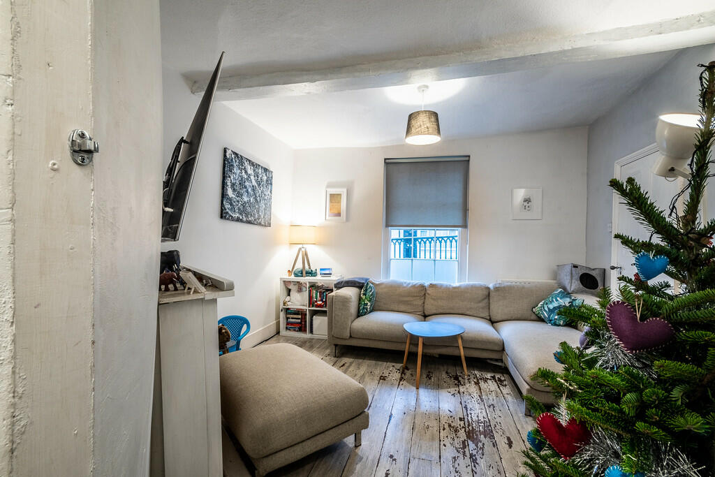 39 Lower North St...