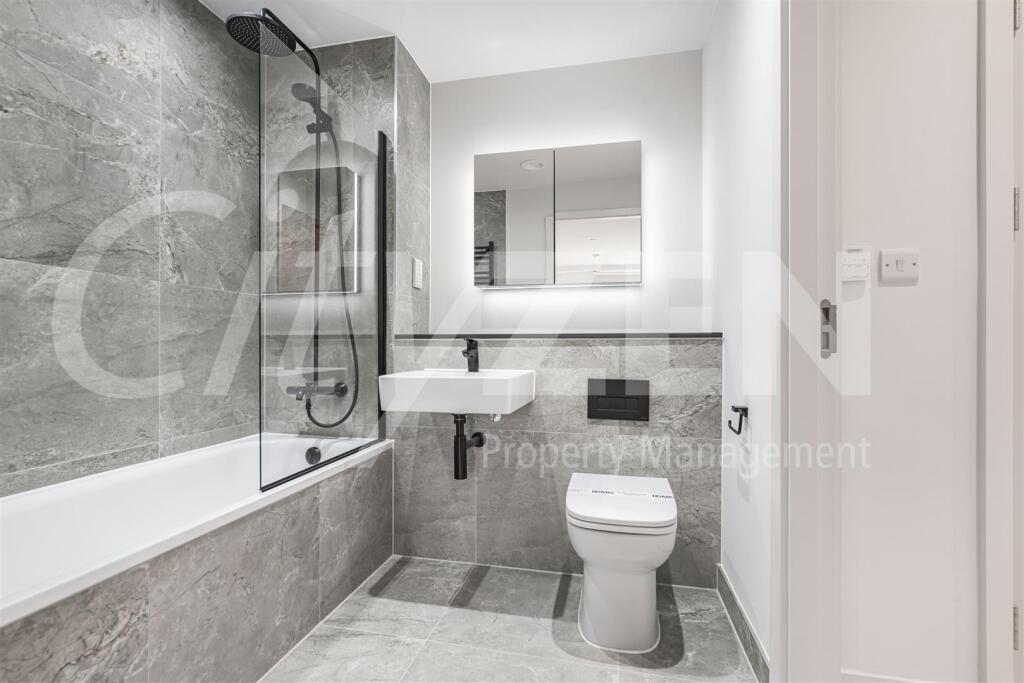 BATHROOM (SIMILAR APARTMENT)
