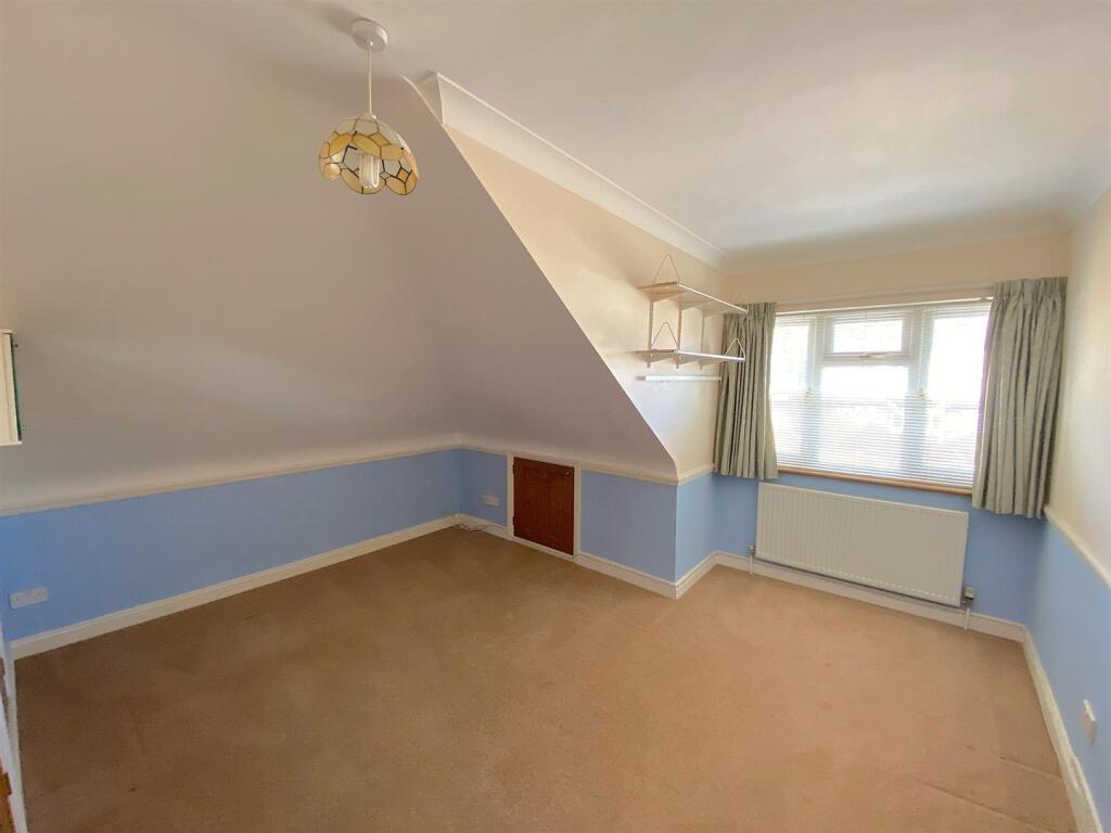 1 Grazebrook Close - Bed1.jpg