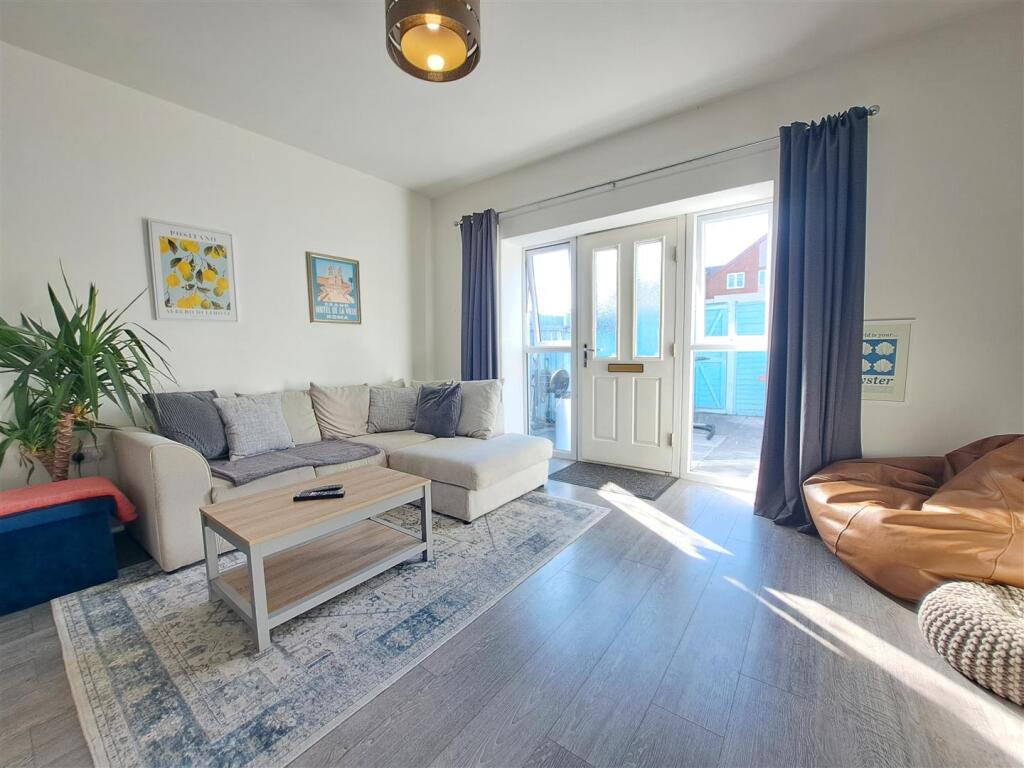 Open Plan Living/Dining Room &amp; Kitchen