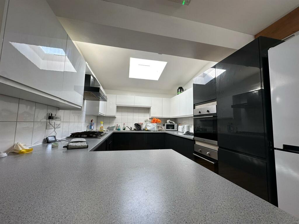 56BRN kitchen.jpg