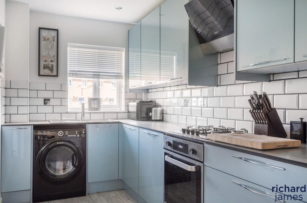 136ccea5b9134c9699ab58a930ec7b51