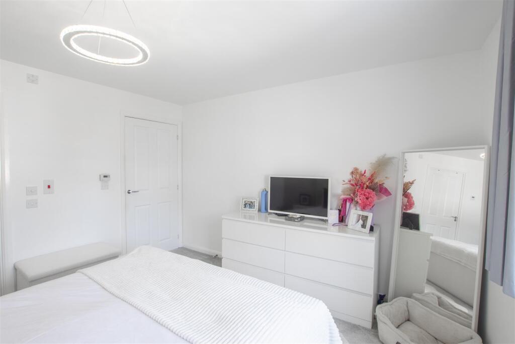 bedroom.two.jpg