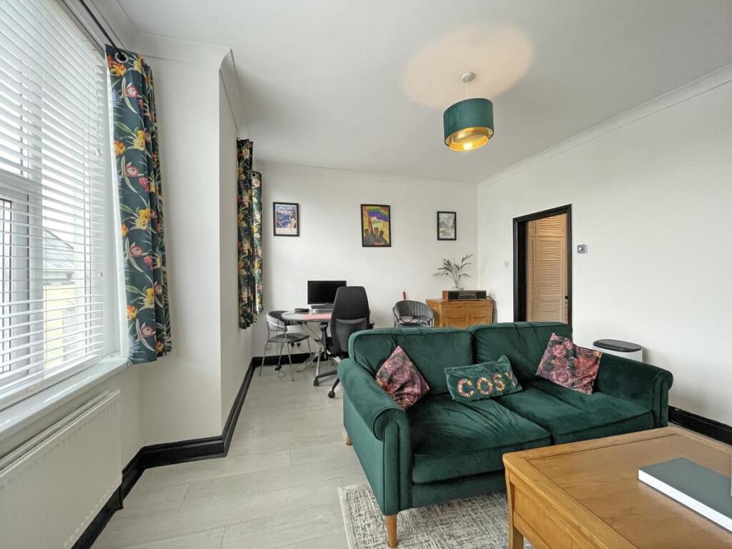 Winston Avenue 8 TFF - Lounge 2...jpg