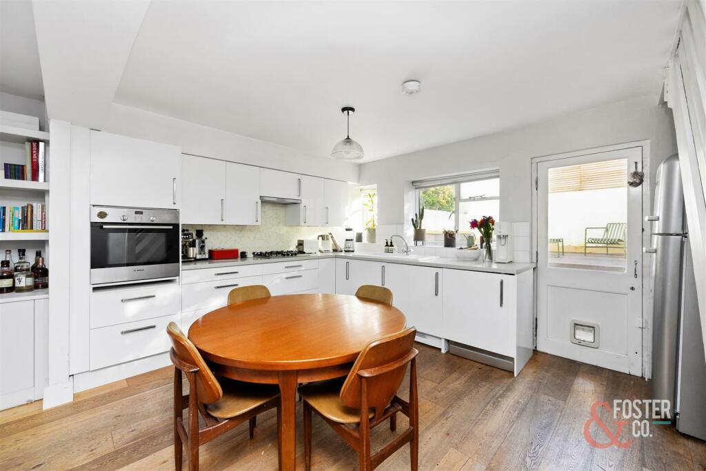 Clarendon Road, 62_002.jpg