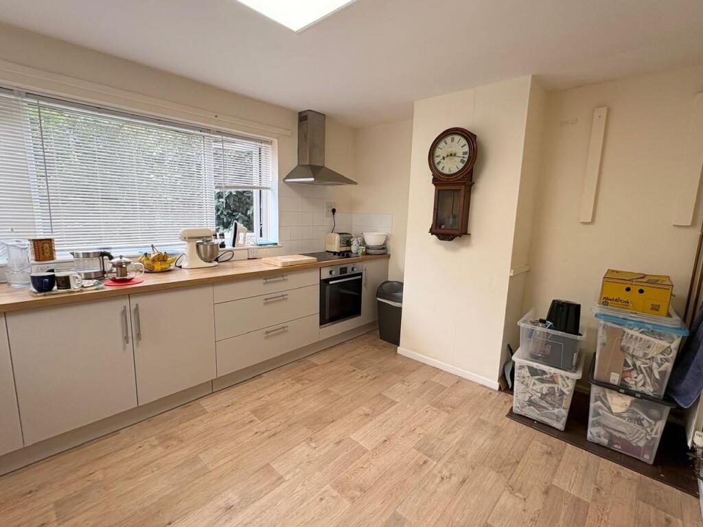 Kitchen Cont.jpg