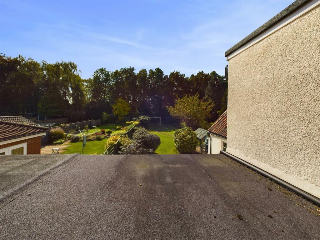 CAM02319G0-PR0157-ST