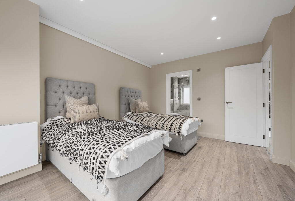 Elegant master bedroom with en-suite bathroom