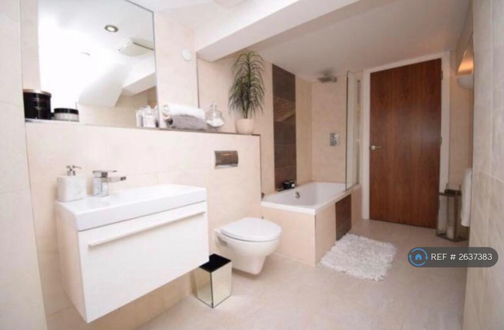 En-Suite To Master Bedroom 