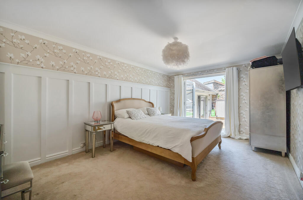 1303898-5-6852952...