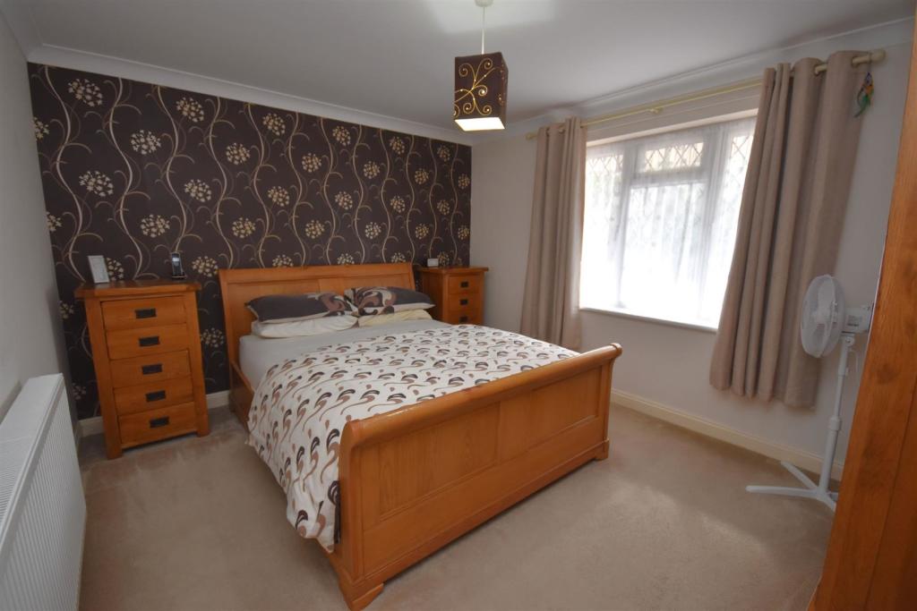 Bedroom 1.JPG