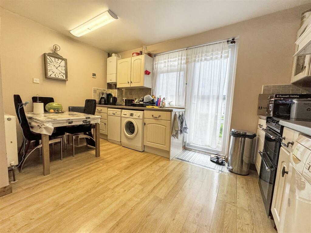 Kitchen Diner_enhanced.jpg